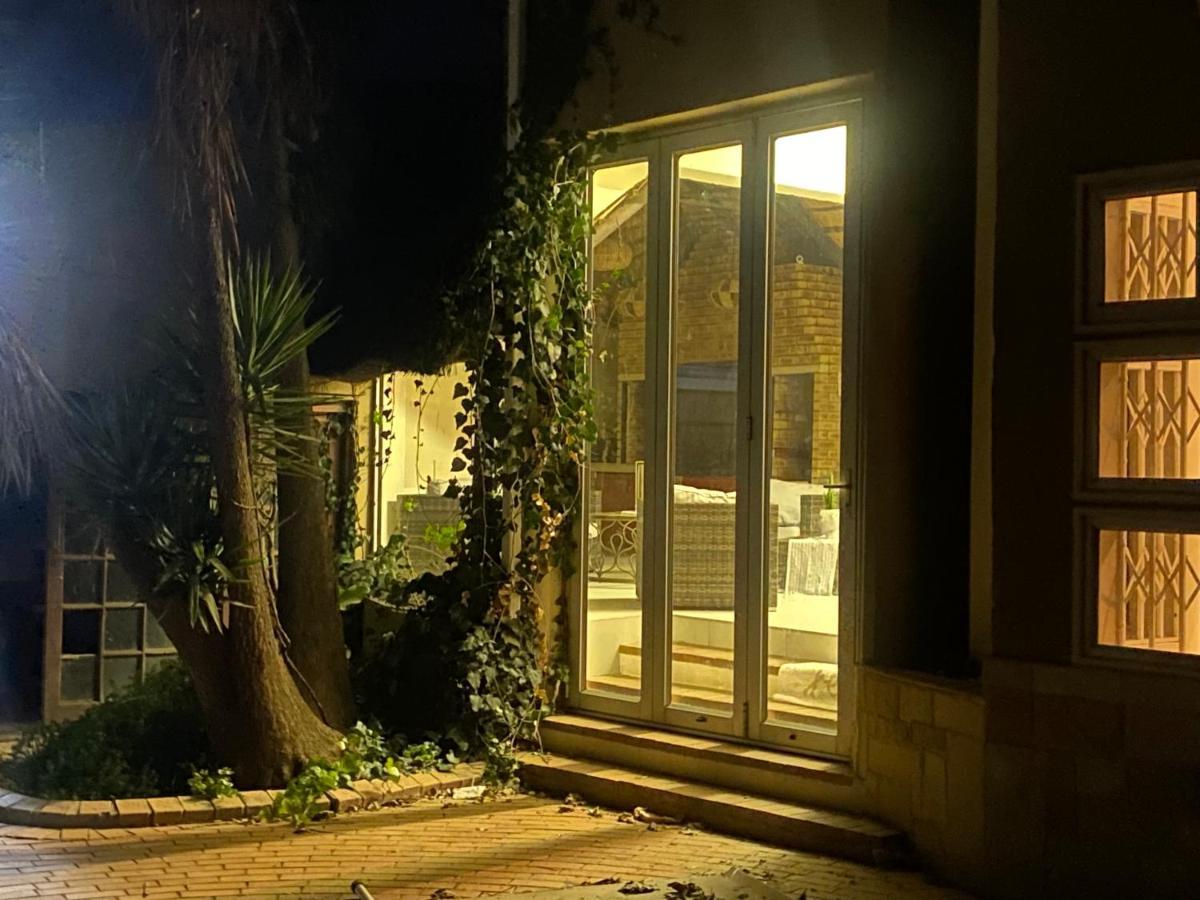 T&M Guesthouse Γιοχάνεσμπουργκ Εξωτερικό φωτογραφία